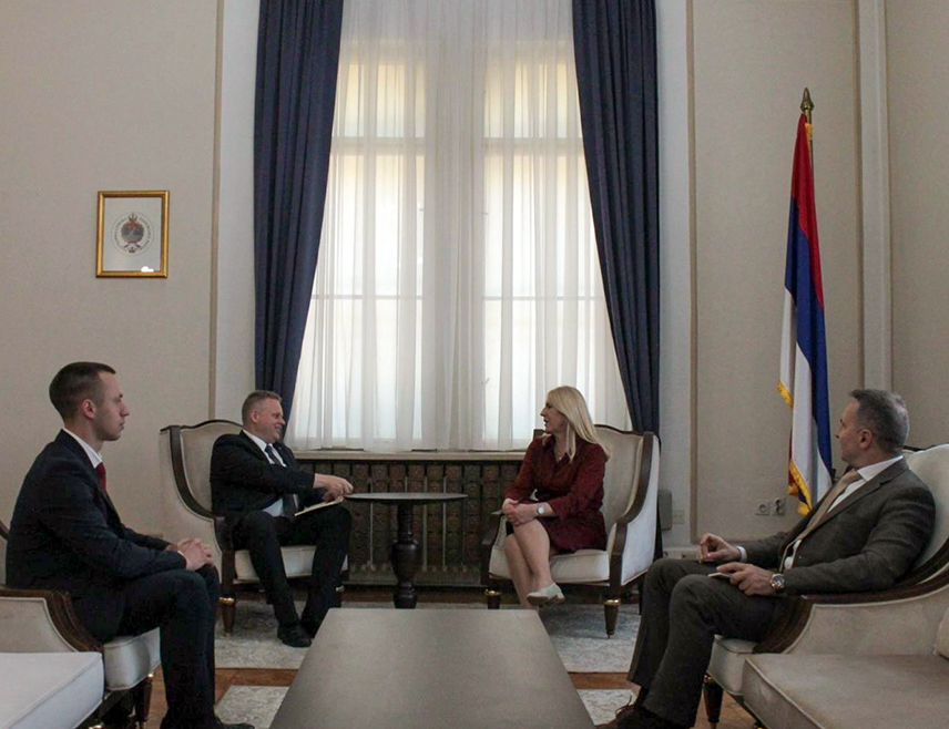 SARAJEVO, JUNE 2 /SRNA/ - Serb member of the BiH Presidency Željka Cvijanović thanked the charge d'affaires of the Russian Embassy in BiH Andrey Morozov for the principled position of the Russian Federation, consistent respect for the Dayton Peace Agreement and the constitutional positions of the two entities and three constituent nations.