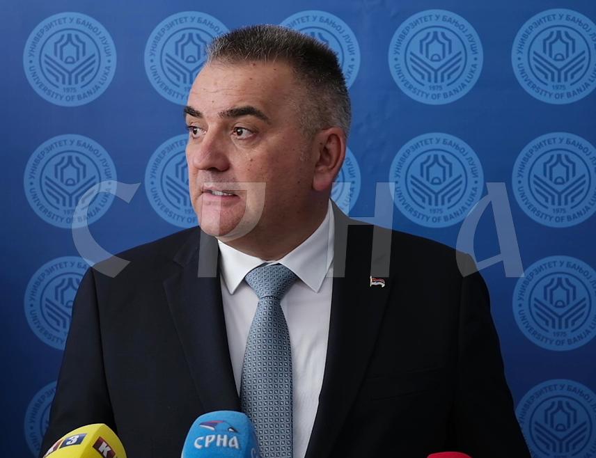 BANJA LUKA, JUNE 2 /SRNA/ - Prime Minister of Republika Srpska Savo Minić pointed out that Srpska should turn to itself due to the dysfunctionality at the level of common institutions.
