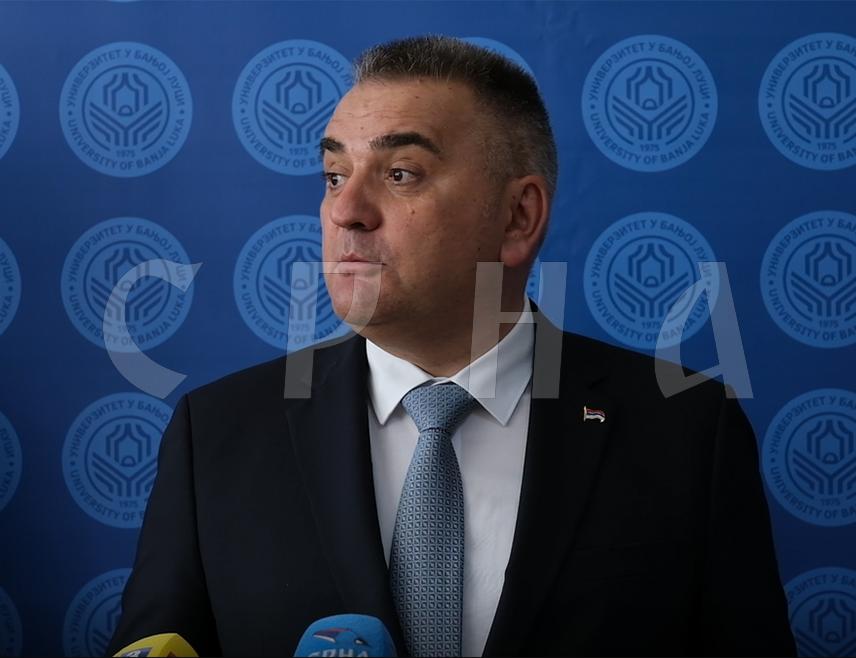 БАЊАЛУКА, 2. ЈУНА /СРНА/ - Предсједник Владе Републике Српске Саво Минић најавио је да ће Влада у петак, 5. јуна, поново имати састанак са послодавцима и синдикатом на којем би требало бити ријечи о помоћи привреди и побољшању положаја радника.