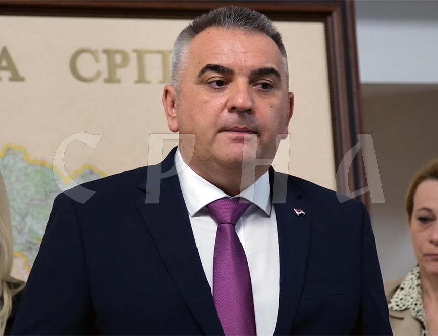 БАЊАЛУКА, 3. ЈУНА /СРНА/ - Предсједник Владе Републике Српске Саво Минић рекао је да је за рјешавање проблем организација и удружења која окупљају родитеље дјеце са сметњама у развоју и особе са инвалидитетом предвиђено додатних 41 милион КМ.