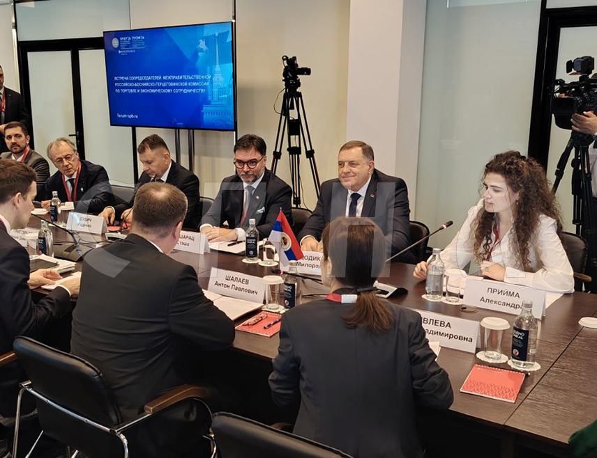 ST. PETERSBURG, JUNE 4 /SRNA/ – Foreign Trade and Economic Relations Minister in the Council of Ministers Staša Košarac said today at a meeting of the co-chairs of the Commission for Trade and Economic Cooperation between BiH and the Russian Federation that everything achieved in establishing and sustaining cooperation had been made possible thanks to the policies of SNSD President Milorad Dodik.