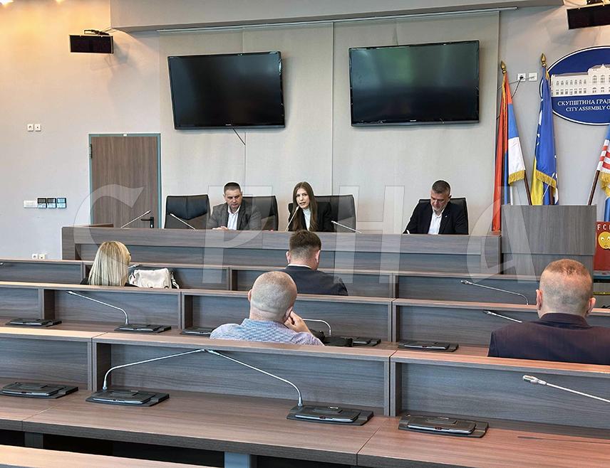 БИЈЕЉИНА, 4. ЈУНА /СРНА/ - Бијељина не смије бити талац неодговорности и нерада Градске управе, поручили су данас из Градског одбора СНСД-а.