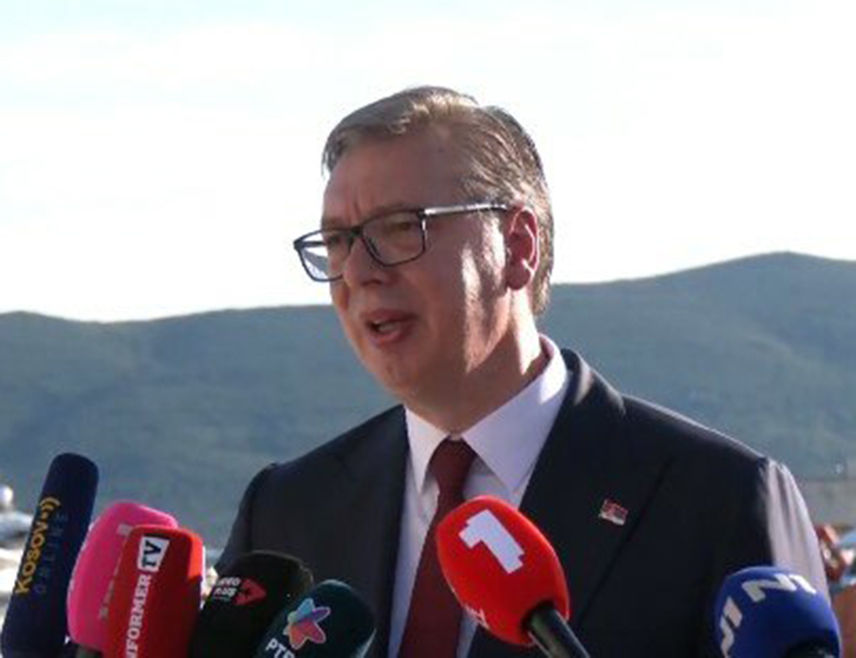 БЕОГРАД, 4. ЈУНА /СРНА/ - Предсједник Србије Александар Вучић изјавио је вечерас у Тивту да дио подгоричког естаблишмента и медија воде хибридни рат против Србије, али да ће Београд настојати да гради братске односе са Црном Гором и да ће учинити све да они буду најбољи могући.