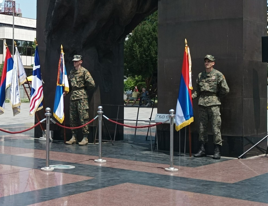 БИЈЕЉИНА, 5. ЈУНА /СРНА/ - Одвањем почасти погинулим борцима и полагањем цвијећа испред централног споменика браниоцима у Бијељини ће сутра бити обиљежене 34 године од оснивања Друге семберске лаке пјешадијске бригаде чијих је 150 бораца дало животе за слободу српског народа у Одбрамбено-отаџбинском рату.