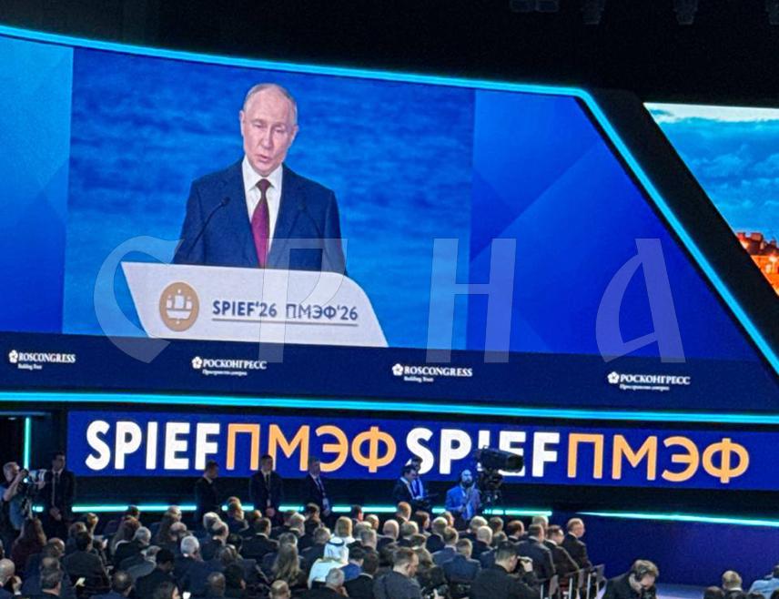 САНКТ ПЕТЕРБУРГ, 5. ЈУНА /СРНА/ - Центар глобалног трговинског система више није Западу, јер готово половина раста свјетског БДП-а у протеклих пет година долази из земаља БРИКС-а, док је удио Г7 био свега 18 одсто, изјавио је руски предсједник Владимир Путин.