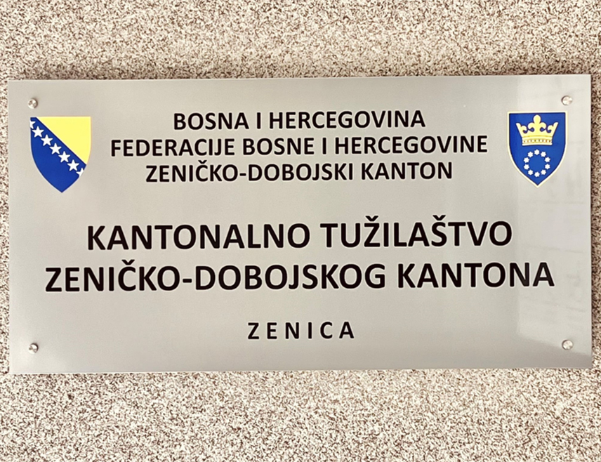 САРАЈЕВО, 6. ЈУНА /СРНА/ - Тужилаштво Зеничко-добојског кантона предложило је притвор за мушкарца Б. Н. коме се на терет ставља покушај убиства ванбрачне супруге Х. С. у кући у Завидовићима.