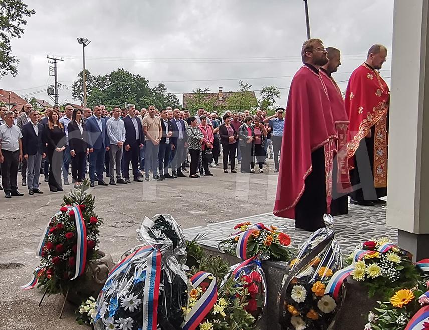 ДОБОЈ, 6. ЈУНА /СРНА/ - У Ристића Гају у добојском насељу Опсине почело је обиљежавањe 34 године од почетка операције "Коридор живота".