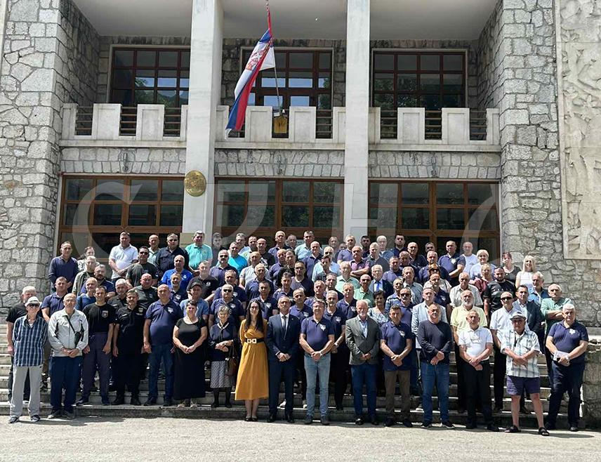 ДРВАР, 6. ЈУНА /СРНА/ - У Дрвару су данас обиљежене 34 године од оснивања Другог батаљона Војне полиције, елитне јединице Другог крајишког корпуса Војске Републике Српске, чија су 33 борца дала живот за одбрану Републике Српске.