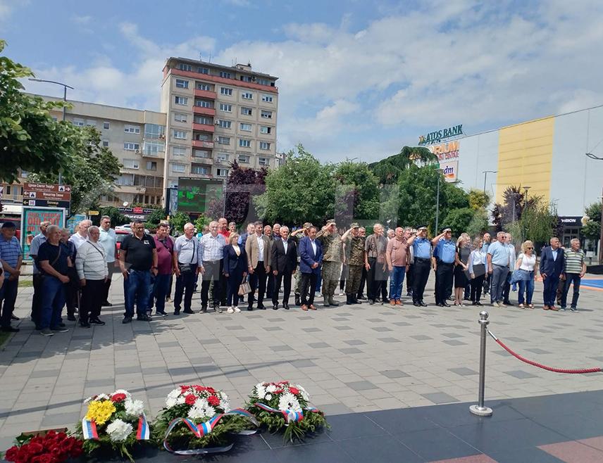 BIJELJINA, JUNE 6 /SRNA/ – By paying tribute to 150 fallen soldiers of the Second Semberija Light Infantry Brigade, Bijeljina today marked the 34th anniversary of the formation of this Republika Srpska Army unit, known as a people’s brigade, whose 4,200 members participated in the defence of the Serb people.