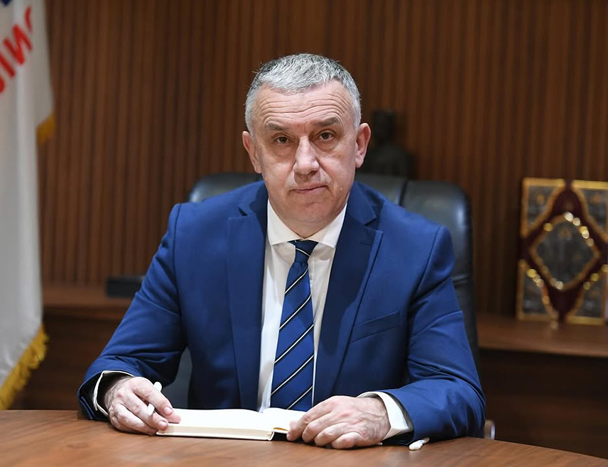 КОСОВСКА МИТРОВИЦА, 8. ЈУНА /СРНА/ - Предсједник Српске листе Златан Елек изјавио је да је ова странка презадовољна резултатом на ванредним изборима за привремене приштинске институције будући да је освојила 42.761 глас, упркос изборном инжењерингу.