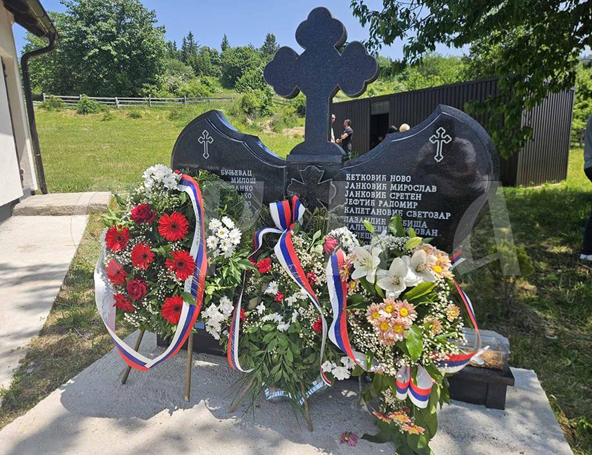 ИСТОЧНО САРАЈЕВО, 10. ЈУНА /СРНА/ - Код Спомен-обиљежја у Чемерну код Илиjаша данас ће бити служен парастос за 30 српских цивила које су прије 34 године звјерски убили припадници такозване Армије БиХ из Брезе, Високог и Какња који још нису кажњени за своја недјела због инертног и вануставног правосуђа у БиХ и Федерацији БиХ.