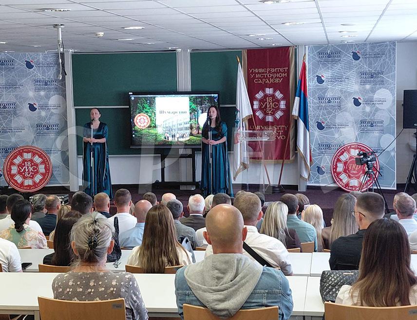 ​ВЛАСЕНИЦА, 10. ЈУНА /СРНА/ - Студијски програм шумарство који дјелује у Власеници у оквиру Пољопривредног факултета Универзитета у Источном Сарајеву, обиљежио је 15 година успјешног рада свечаном академијом током које је најављено да је у припреми акредитација новог студијског програма са два модула, који ће на трећој и четвртој години моћи да слушају и студенти из Руске Федерације.