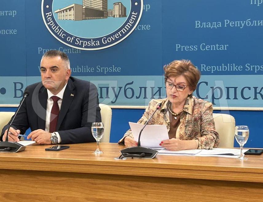 БАЊАЛУКА, 11. ЈУНА /СРНА/ - Предсједник Владе Републике Српске Саво Минић истакао је да ће пензије у Републици Српској у овој години бити увећане за десет одсто, односно да након јануарског повећања од 6,45 одсто, од августа слиједи и ново повећање од 3,55 одсто.
