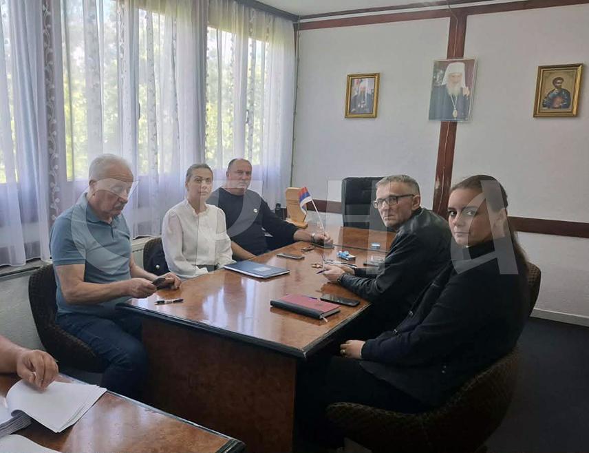 КРУПА НА УНИ, 12. ЈУНА /СРНА/ - У општини Крупа на Уни данас је обављена примопредаја дужности између начелника Гојка Кличковића и вршиоца дужности замјеника начелника Ђуре Бабића.