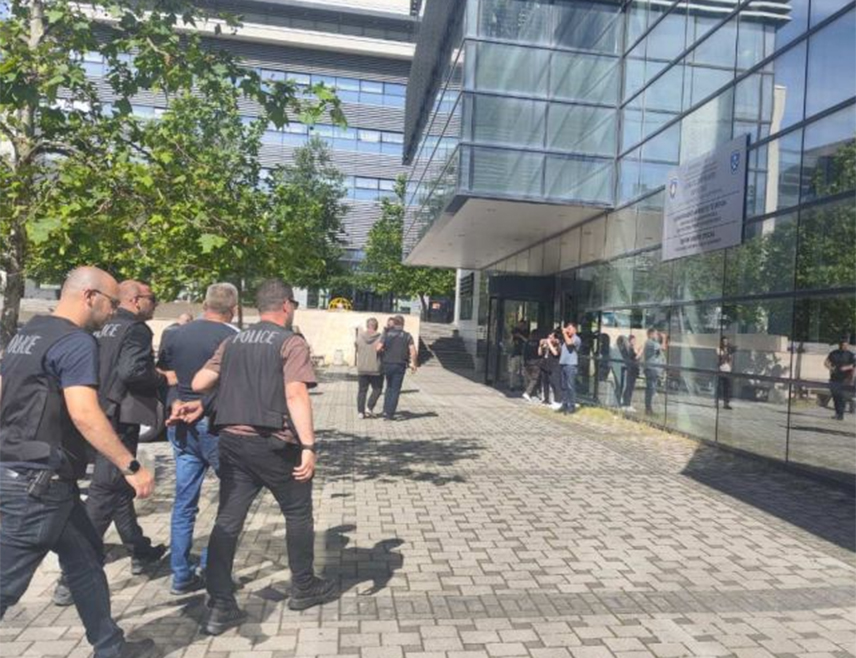 PRIŠTINA, JUNE 14 /SRNA/ – Five Serbs from the areas of Štrpce and Gnjilane were arrested today on suspicion of involvement in an alleged war crime in Račak in January 1999.