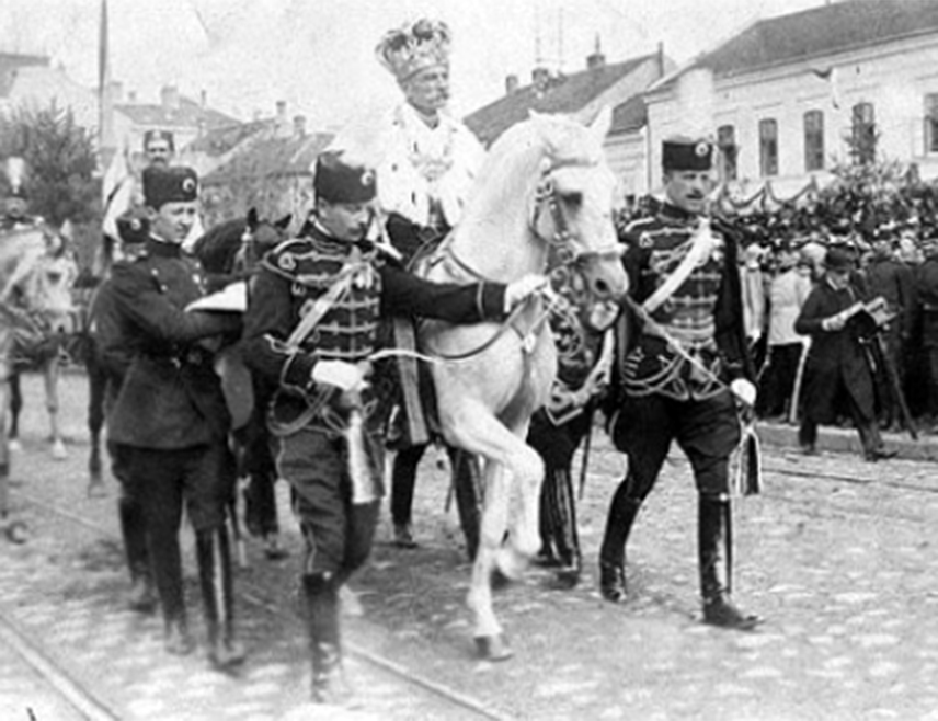 БИЈЕЉИНА, 15. ЈУНА /СРНА/ - Скупштина Србије вратила је 15. јуна 1903. године династију Карађорђевић на пријесто, изабравши за краља принца Петра Карађорђевића, који је живио у изгнанству у Женеви.