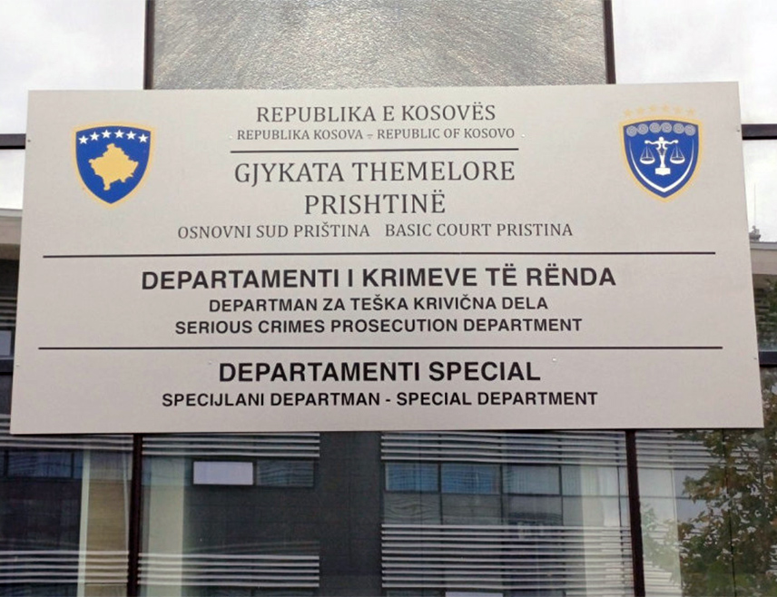 БЕОГРАД, 15. ЈУНА /СРНА/ - Суд у Приштини одредио је једномјесечни притвор петорици Срба приведених под оптужбом да су, као припадници српске полиције, починили наводни ратни злочин у Рачку 15. јануара 1999. године, саопштили су адвокати ухапшених.
