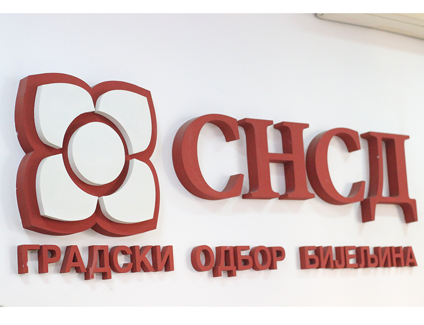 БИЈЕЉИНА, 18. ЈУНА /СРНА/ - Иницијатива предсједника Скупштине града Бијељина Жељане Арсеновић да једна од улица у граду понесе име генерал-пуковника Новице Симића заслужује подршку свих који поштују историју Републике Српске и људе који су учествовали у њеном стварању и одбрани, саопштено је из Градског одбора СНСД Бијељина.