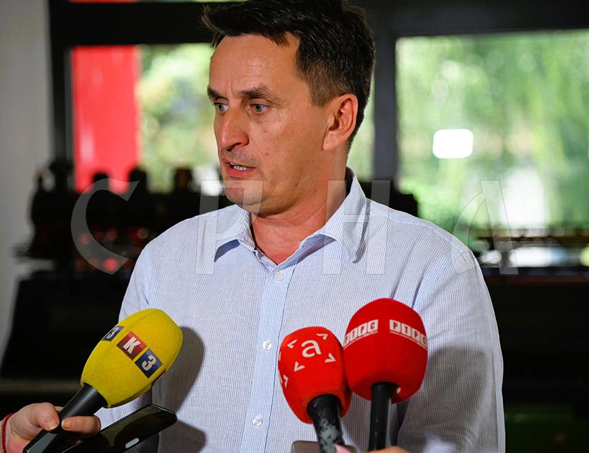 ДОБОЈ, 18. ЈУНА /СРНА/ - Управа "Жељезница Републике Српске" одржала је данас састанак са представницима три репрезентативне синдикалне организације како би дошли до најбољег рјешења за поправљање материјалног положаја радника.