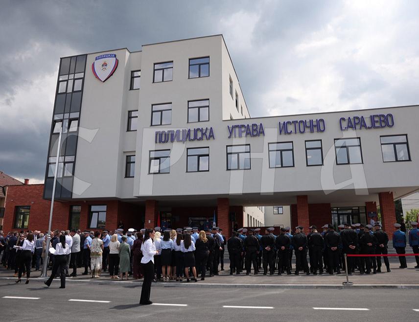 ПАЛЕ, 19. ЈУНА /СРНА/ - На Палама је почела церемонија поводом отварања новог објекта Полицијске управе Источно Сарајево, а начелник Бранимир Шеховац дочекао је највише руководство Републике Српске.