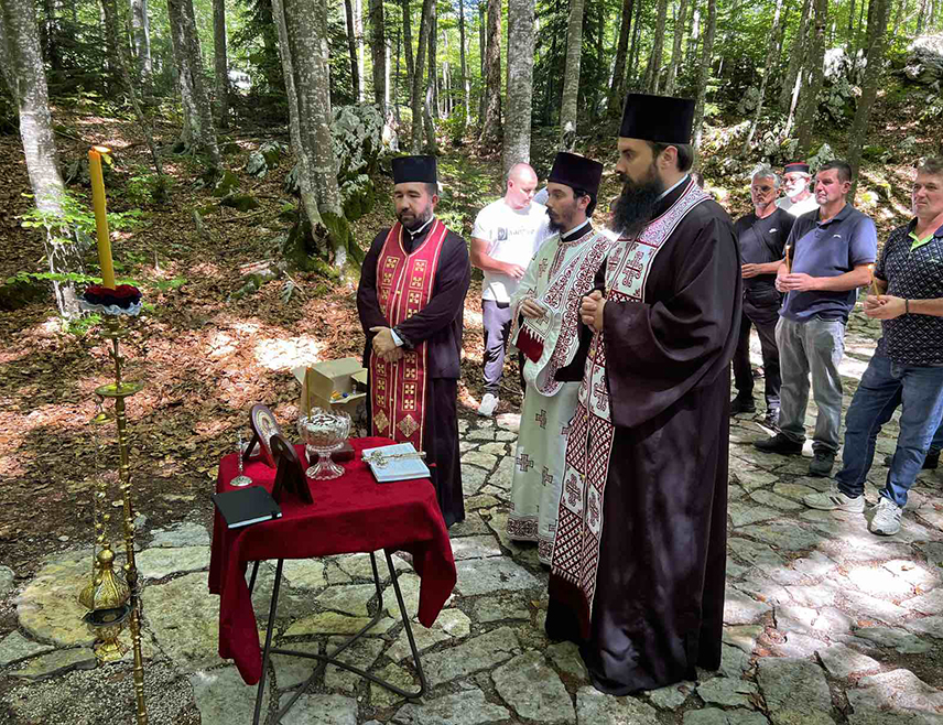 BANJA LUKA, JUNE 20 /SRNA/ – A memorial service was held today at the Šaran Pit on Mount Velebit for 38,000 Serbs killed in the NDH’s Gospić–Jadovno–Pag death camp complex, marking the 85th anniversary of the beginning of the massacres.