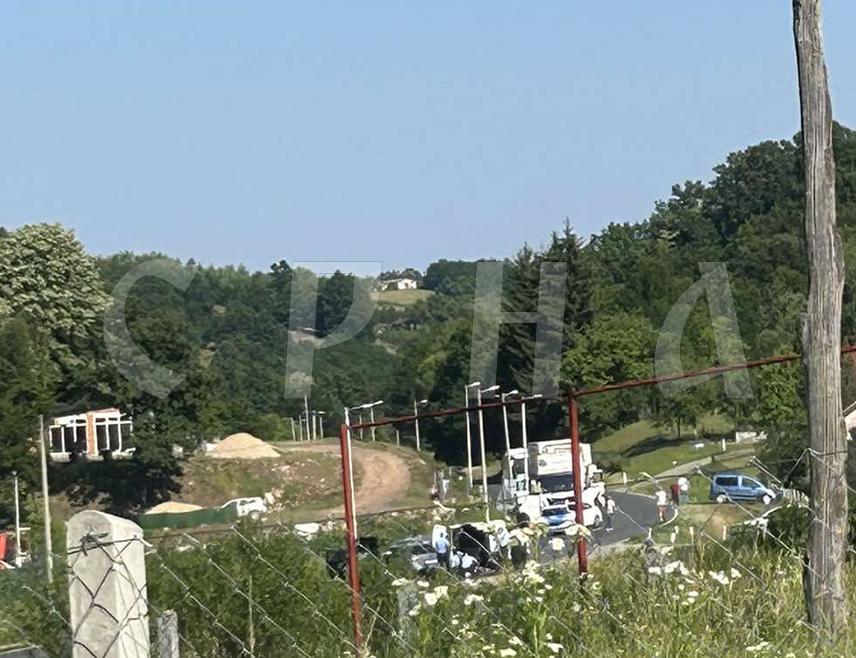 БАЊАЛУКА, 20. ЈУНА /СРНА/ - Двије женске и једна мушка особа погинуле су данас у тешкој саобраћајној несрећи у Пријаковцима на магистралном путу Бањалука-Приједор, речено је Срни из бањалучког Дома здравља.