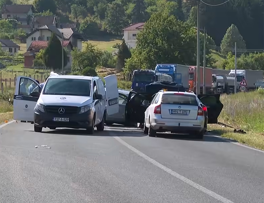 БАЊАЛУКА, 20. ЈУНА /СРНА/ - Нормализован је саобраћај на магистралном путу Бањалука-Приједор у Пријаковцима након што је завршен увиђај тешке саобраћајне несреће, саопштено је из Ауто-мото савеза Републике Српске.