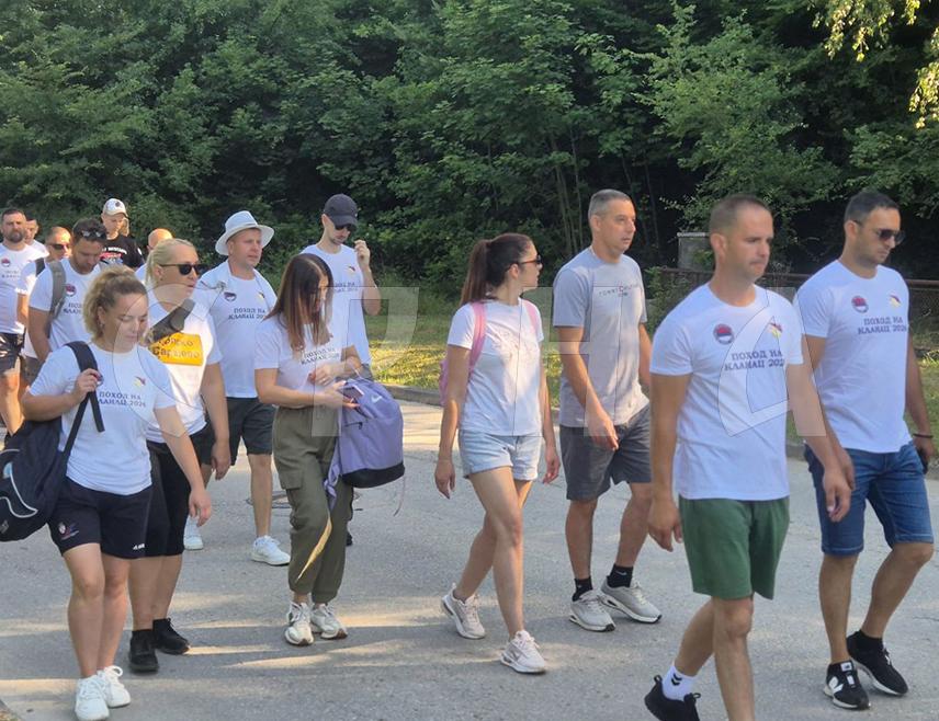 ИСТОЧНА ИЛИЏА, 21. ЈУНА /СРНА/ - У Источној Илиџи данас је организован традиционални поход на Кланац, на којем су погинули први борци Касиндолског батаљона Војске Републике Српске и гдје је успостављена прва борбена линија.
