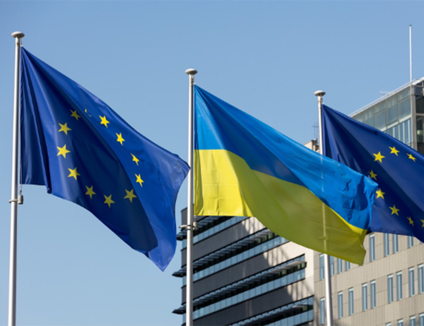 ЛОНДОН, 24. ЈУНА /СРНА - РИА Новости/ - Украјина ствара више проблема за Брисел покушајем да се учлани у ЕУ у односу на друге земље кандидате за чланство, пише лист "Телеграф".