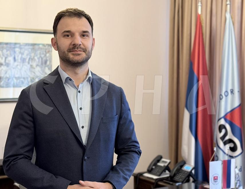 PRIJEDOR, JUNE 24 /SRNA/ – Prijedor Mayor Slobodan Javor said it is interesting that Bakir Izetbegović has been publicly praising a document signed in Sarajevo in recent days, adding that it is even more telling who put their signatures on it. He argued that Branko Blanuša and Draško Stanivuković no longer need to explain whom they support or what they stand for.