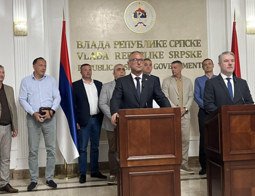 БАЊАЛУКА, 25. ЈУНА /СРНА/ - Министар рада и борачко-инвалидске заштите Републике Српске Радан Остојић изјавио је да потписивање Посебног колективног уговора за запослене у јавним установама у Српској представља побједу свих учесника у социјалном дијалогу који је у Српској веома интензиван.