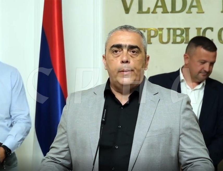 БАЊАЛУКА 25. ЈУНА /СРНА/ - Предсједник Синдиката управе Републике Српске Божо Марић рекао је да је Посебни колективни уговор за раднике у јавним службама потписан захваљујући премијеру Српске Сави Минићу који је, као је нагласио, показао државничко понашање.
