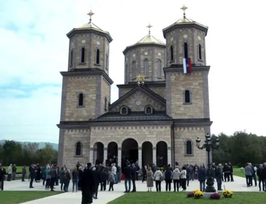 БАЊАЛУКА, 28. ЈУНА /СРНА/ - У порти Манастира Милошевац код Приједора и у касарни "Војвода Степа Степановић" у Бијељини данас ће бити обиљежен Видовдан, крсна слава Војске Републике Српске и Трећег пјешадијског /Република Српска/ пука Оружаних снага БиХ.
