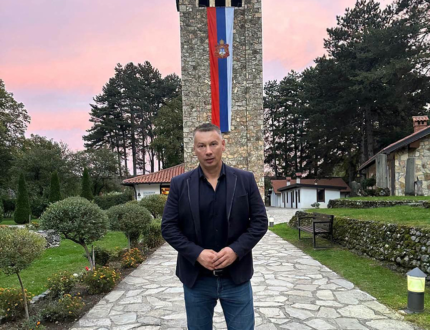 БАЊАЛУКА, 28. ЈУНА /СРНА/ - Предсједник ДНС-а Ненад Нешић честитао је крсну славу Војске Републике Српске и поручио да је Видовдан завјет српског народа да чува оно што су му преци оставили - вјеру, слободу и достојанство.