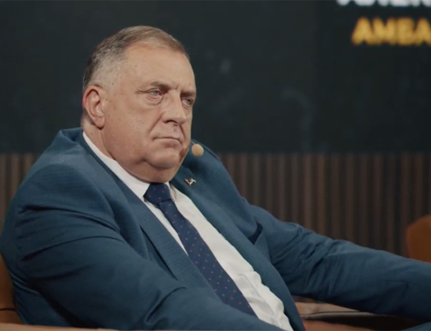 ГРАДИШКА, 28. ЈУНА /СРНА/ - Предсједник Милорад Додик изјавио је да са политичким муслиманима у Сарајеву нема никаквог договора, те да тако неће моћи да прође ни прича о трећем ентитету, од којег Хрвати никада нису одустали.