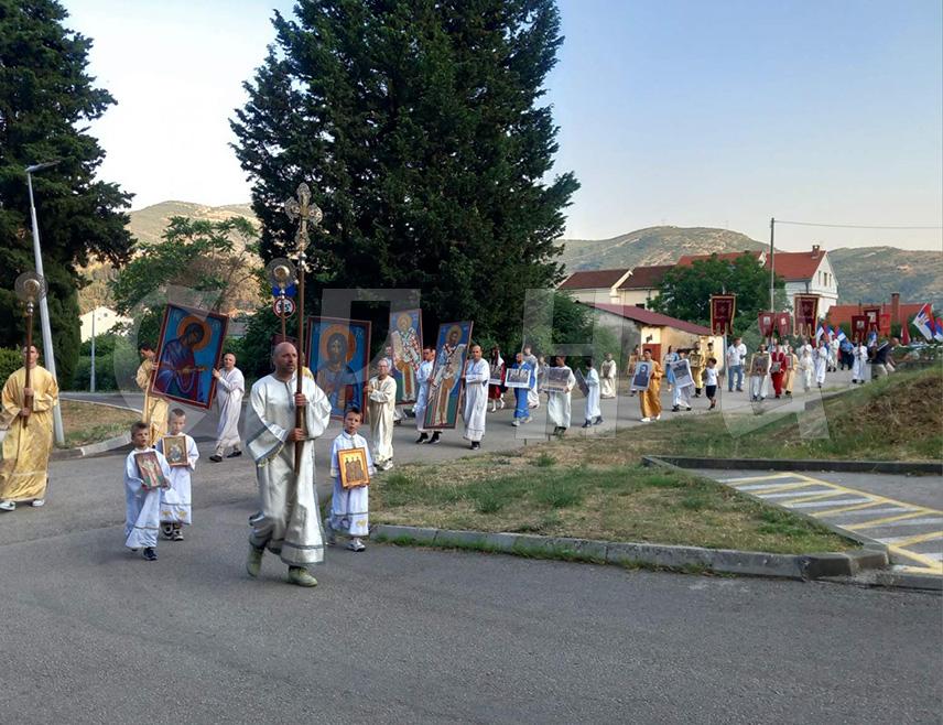 TREBINJE, JUNE 28 /SRNA/ – The Serbian Orthodox Church Municipality of Trebinje organised this evening the restored Vidovdan procession to mark the 110th anniversary of the suffering of Serbs in Trebinje between 1914 and 1916.