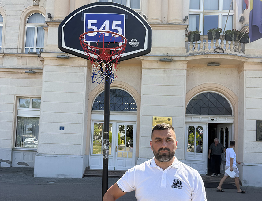 БИЈЕЉИНА, 29. ЈУНА /СРНА/ - Кошаркашки клуб "Феникс баскет" данас је испред Градске управе Бијељина организовао мирно протестно шутирање и конференцију за медије, желећи да још једном скрене пажњу јавности на чињеницу да клуб већ 545 дана није добио средства из буџета Града Бијељина.