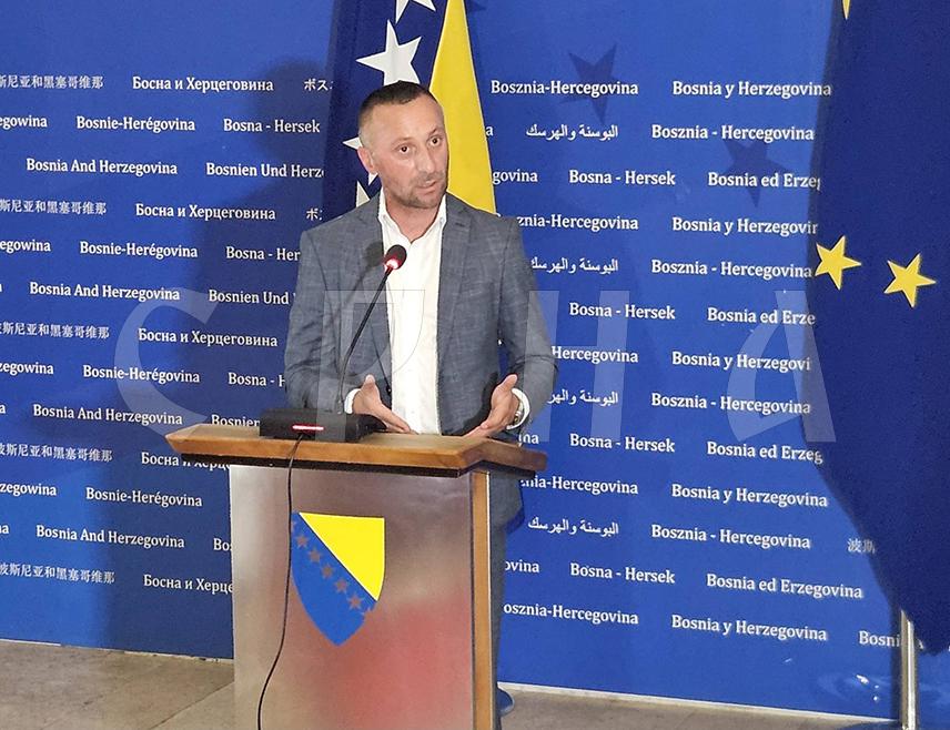 САРАЈЕВО, 30. ЈУНА /СРНА/ - Савјет за спровођење мира /ПИК/ није дејтонска категорија и евопски пут је могућ једино уз унутрашњи дијалог без протектората и без отимања надлежности Републици Српској, рекао је посланик Клуба СНСД-а у Представничком дому Парламентарне скупштине БиХ Милорад Којић.