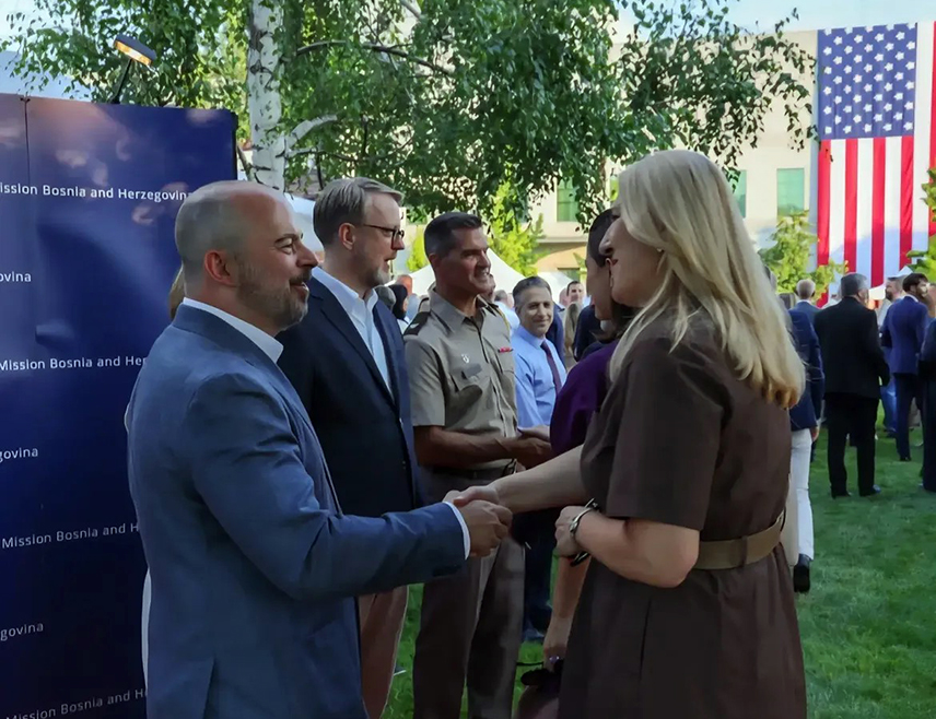 SARAJEVO, JULY 2 /SRNA/ – The Serb member of the BiH Presidency Željka Cvijanović congratulated Charge d’Affaires at the US Embassy in BiH John Ginkel on US Independence Day, expressing hope that successful cooperation with the United States will continue.