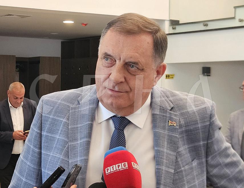 BANJA LUKA, JULY 3 /SRNA/ – SNSD President Milorad Dodik said Republika Srpska has shown that it is capable of resisting pressure and that it has institutional strength, which it will demonstrate on Tuesday, July 7, at a special session of the National Assembly on the veto of Serb member of the BiH Presidency Željka Cvijanović.