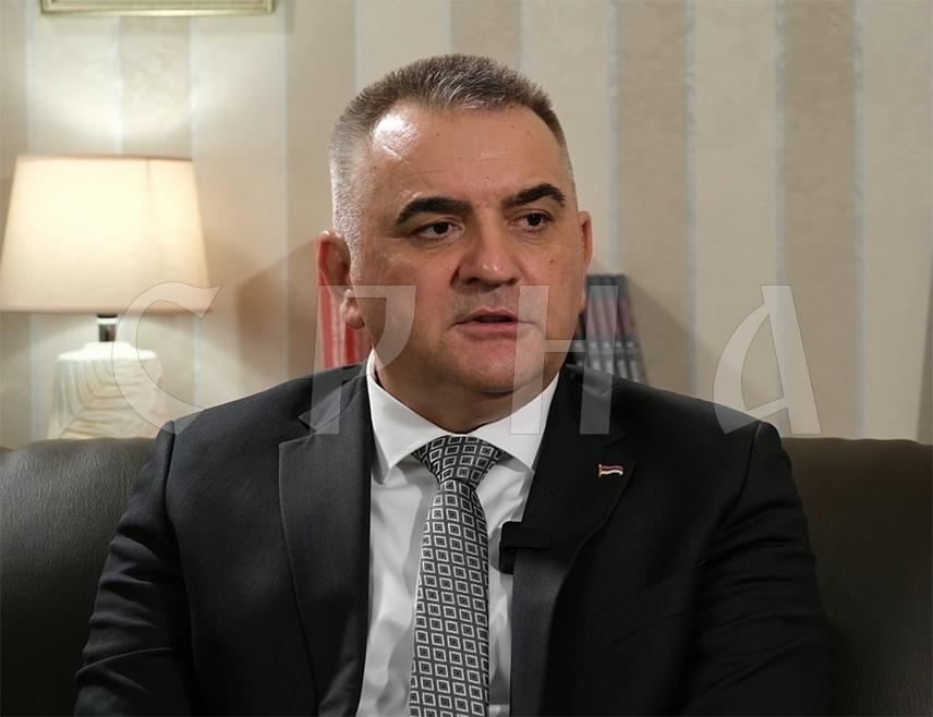 БРАТУНАЦ, 4. ЈУЛА /СРНА/ - Предсједник Владе Републике Српске Саво Минић изјавио је да су Српска и њене институције једина гаранција опстанка Срба на овим просторима.