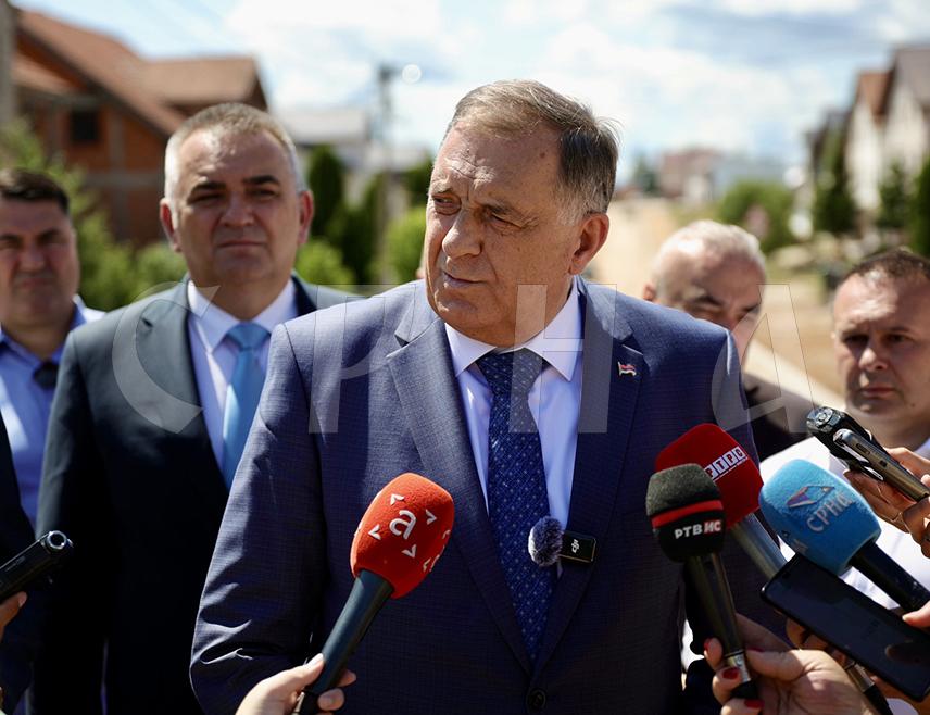 SOKOLAC, JULY 7 /SRNA/ - Republika Srpska is facing better days ahead and has not given up on its development despite difficult times, and the start of construction of the third lane for slow-moving vehicles across Romanija is proof of that, President Milorad Dodik said.