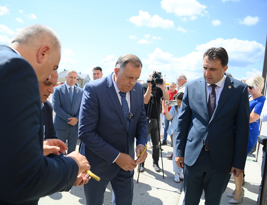 SOKOLAC, JULY 7 /SRNA/ - President Milorad Dodik said that every white cross at the Serbian military cemetery Novi Zejtinlik in Sokolac reminds that Republika Srpska was not created by chance and that it has no right to be weak, and that its strength rests on the sacrifice that the Serbian people remember, on the unity that it preserves and on the vow that it will never allow what was defended to be lost.