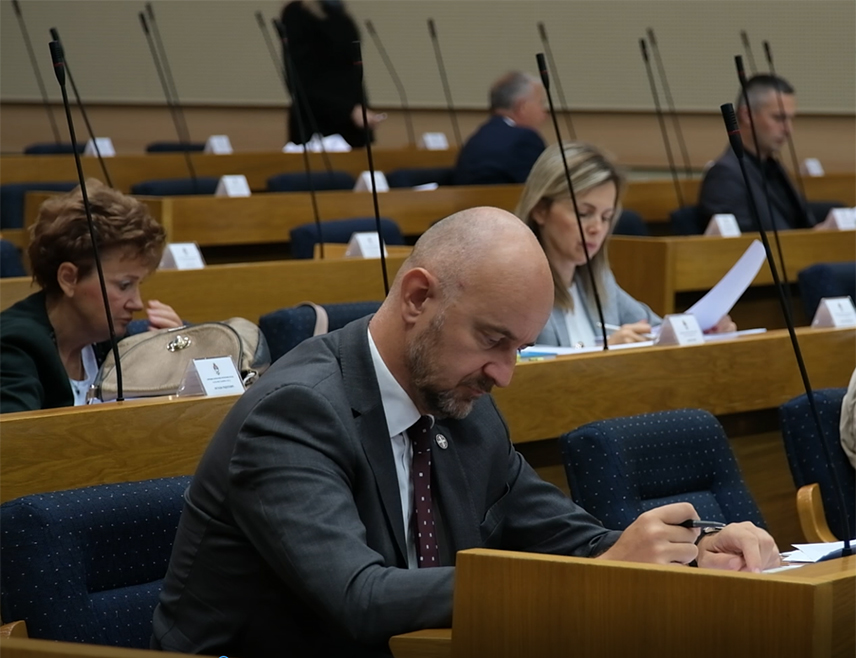 BANJA LUKA, JULY 8 /SRNA/ - The Head of the SNSD Caucus in the National Assembly of Republika Srpska, Srđan Mazalica, said that, under the proposed set of laws on wage increases, more than 56,000 workers would have higher incomes.