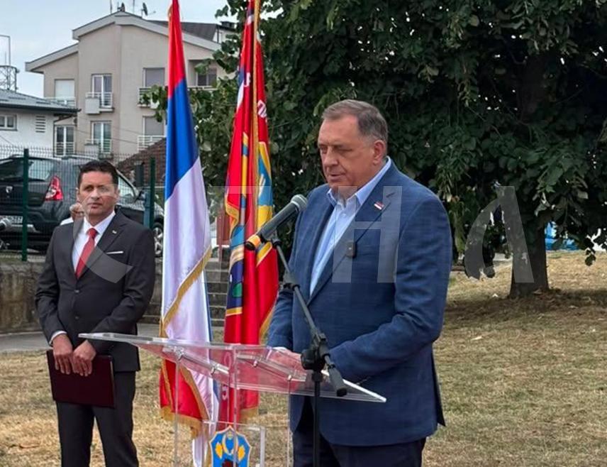 СРБАЦ, 8. ЈУЛА /СРНА/ - Предсједник СНСД-а Милорад Додик изјавио је да Република Српска иде добрим путем и да о стабилности економије говори податак да 16 квартала има позитиван раст БДП-а, што је веома важно.