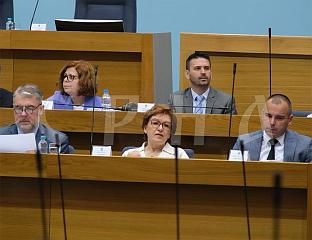 БАЊАЛУКА, 8. ЈУЛА /СРНА/ - Народна скупштина Републике Српске размотрила је Приједлог Закона о платним услугама, којим се уређују услови и начин пружања платних услуга, услови за оснивање, пословање, надзор и престанак рада платних институција.