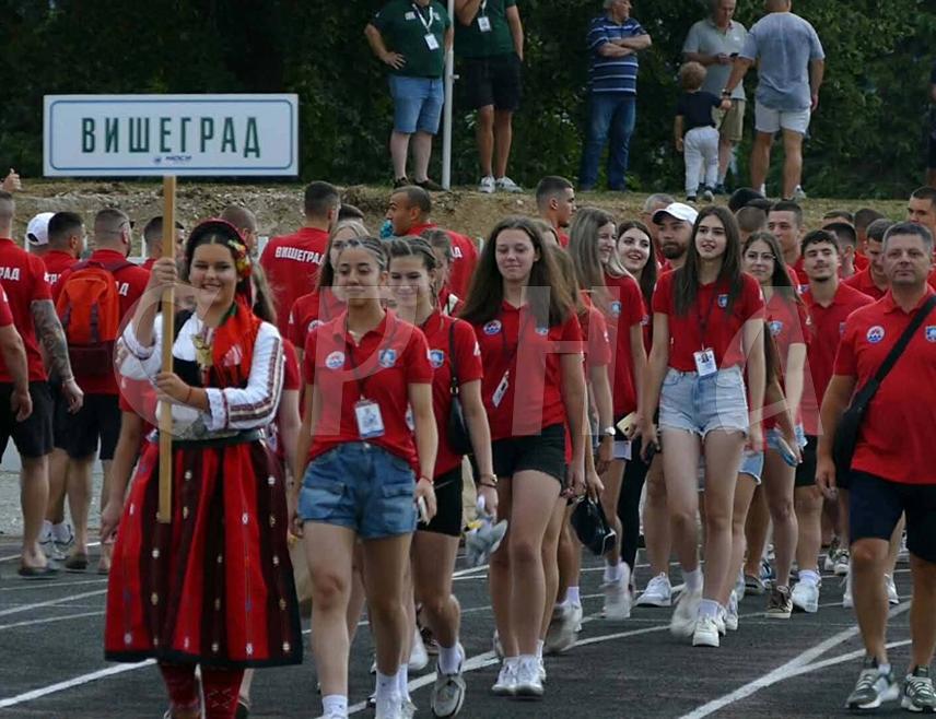 БАЈИНА БАШTА 8. ЈУЛА /СРНА/ - У Бајиној Башти вечерас су свечано отворене 61. Међуопштинске омладинске спортске игре /МОСИ/, највећа спортска манифестација на тромеђи Србије, Црне Горе и БиХ, која је окупила око 2.500 спортиста и тренера из 33 општине.