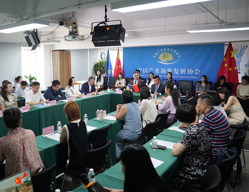 BEIJING, JULY 10 /SRNA/ - A business seminar dedicated to presenting the investment potential of Republika Srpska and BiH, with a particular focus on promoting the Brod Free Zone, was held in Beijing, organised by the Embassy of BiH in China and the China Overseas Investment Development Association.