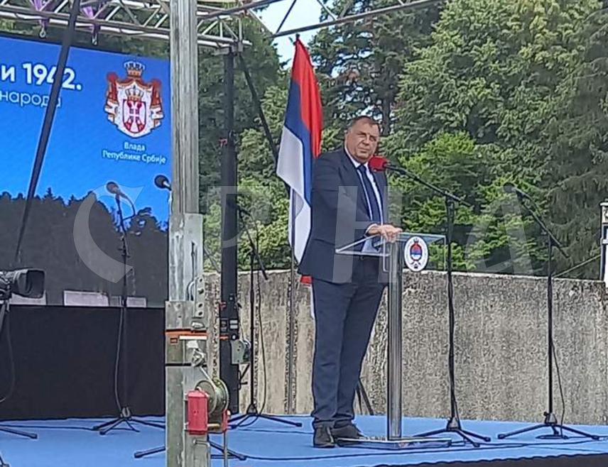 МРАКОВИЦА, 11. ЈУЛА /СРНА/ - Република Српска је достојанствена, слави и обиљежава живот, уско је повезана и сарађује са Србијом чији развој и јачање подржава, поручио је предсједник СНСД-а Милорад Додик и додао да српски национални интерес треба да буде тачка окупљања Срба.