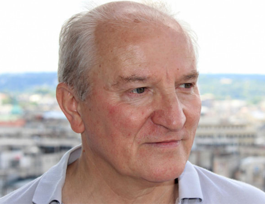 БЕОГРАД, 12. ЈУЛА /СРНА/ - Професор Мирољуб Јевтић сматра да је борба за права Срба на Космету и у БиХ постала карика у ланцу заштите хришћана америчког предсједника Доналда Трампа, након што је његов савјетник за духовна питања пастор Марк Бернс братуначке и косметске страдалнике означио жртвама.